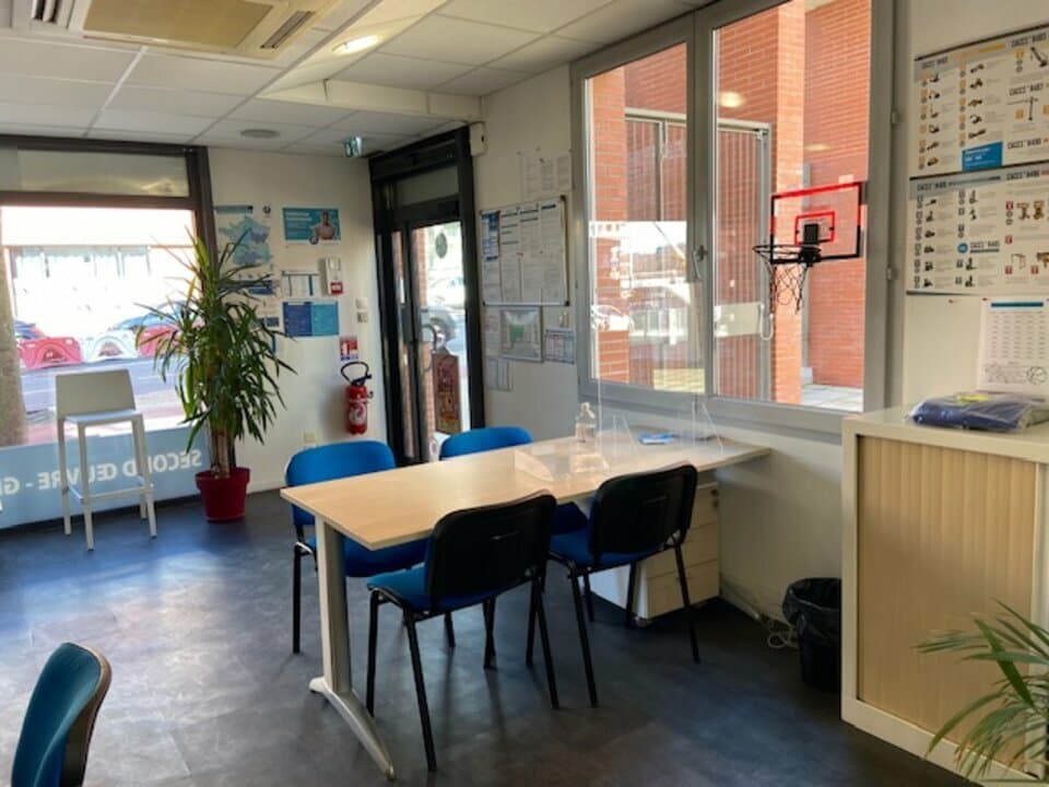 Local commercial · 85 m² · Location — photo 2
