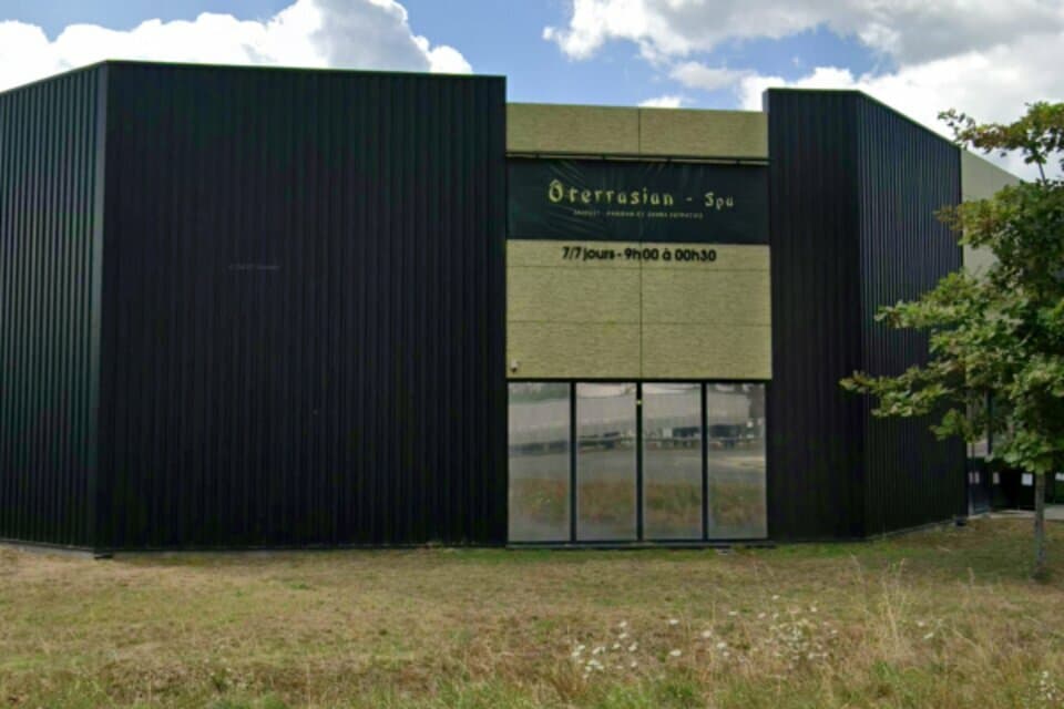 Local commercial · 210 m² · Location — photo 1