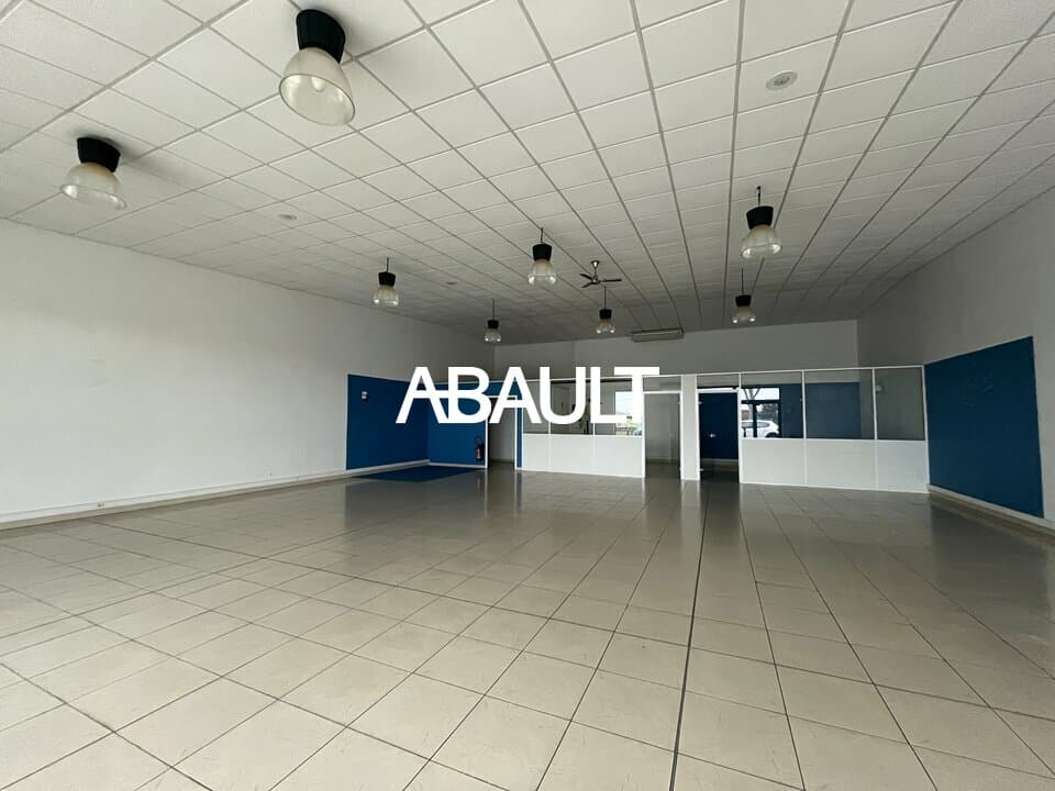 Local commercial · 197 m² · Location — photo 3