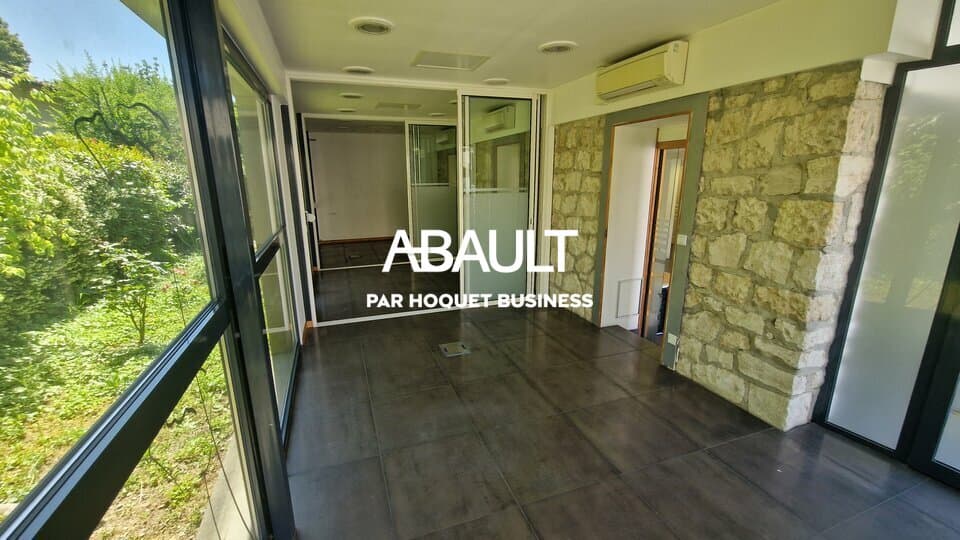 Local commercial · 150 m² · Location — photo 1