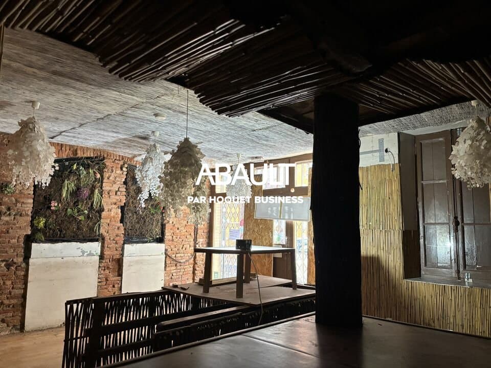 Local commercial · 68 m² · Location — photo 2