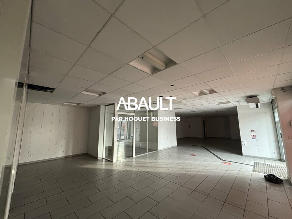 Local commercial · 271 m² · Location — photo 1