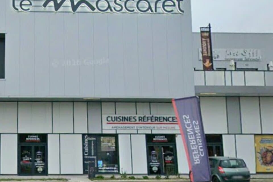 Local commercial · 302 m² · Location — photo 1