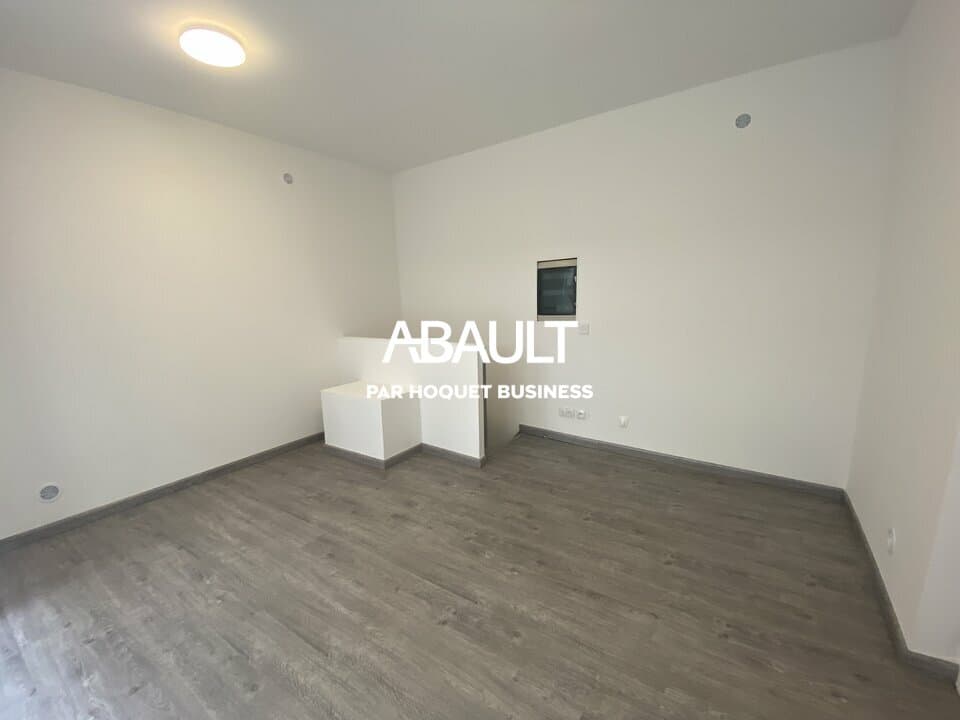 Local commercial · 30 m² · Location — photo 3