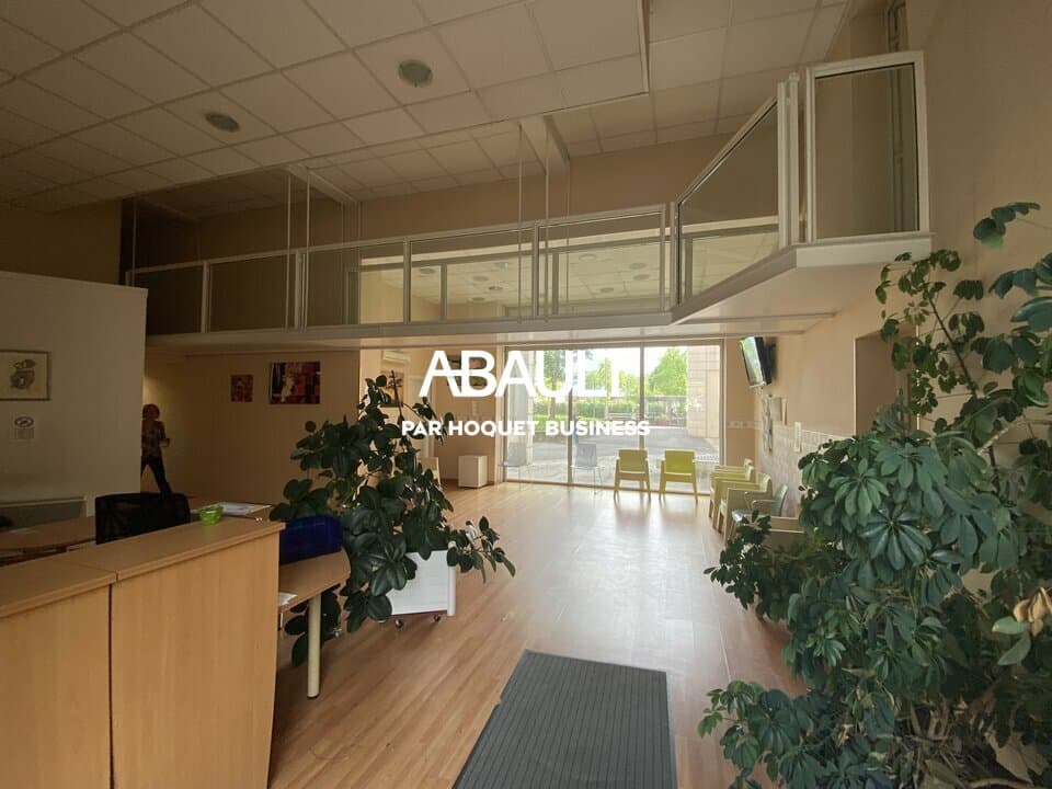 Local commercial · 300 m² · Achat des murs — photo 2