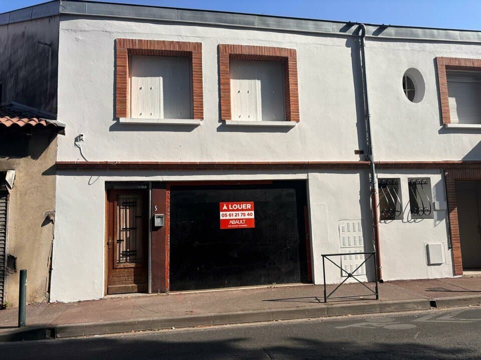Local commercial · 204 m² · Location — photo 2