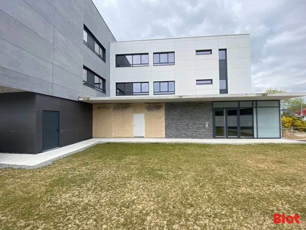 Local commercial · 370 m² · Achat des murs — photo 3