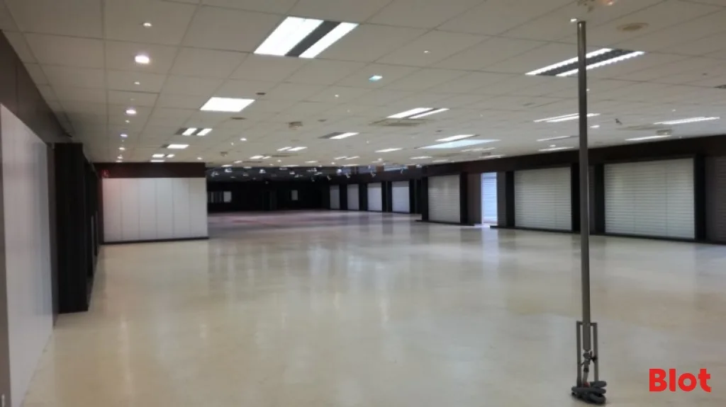 Local commercial · 512 m² · Location — photo 2