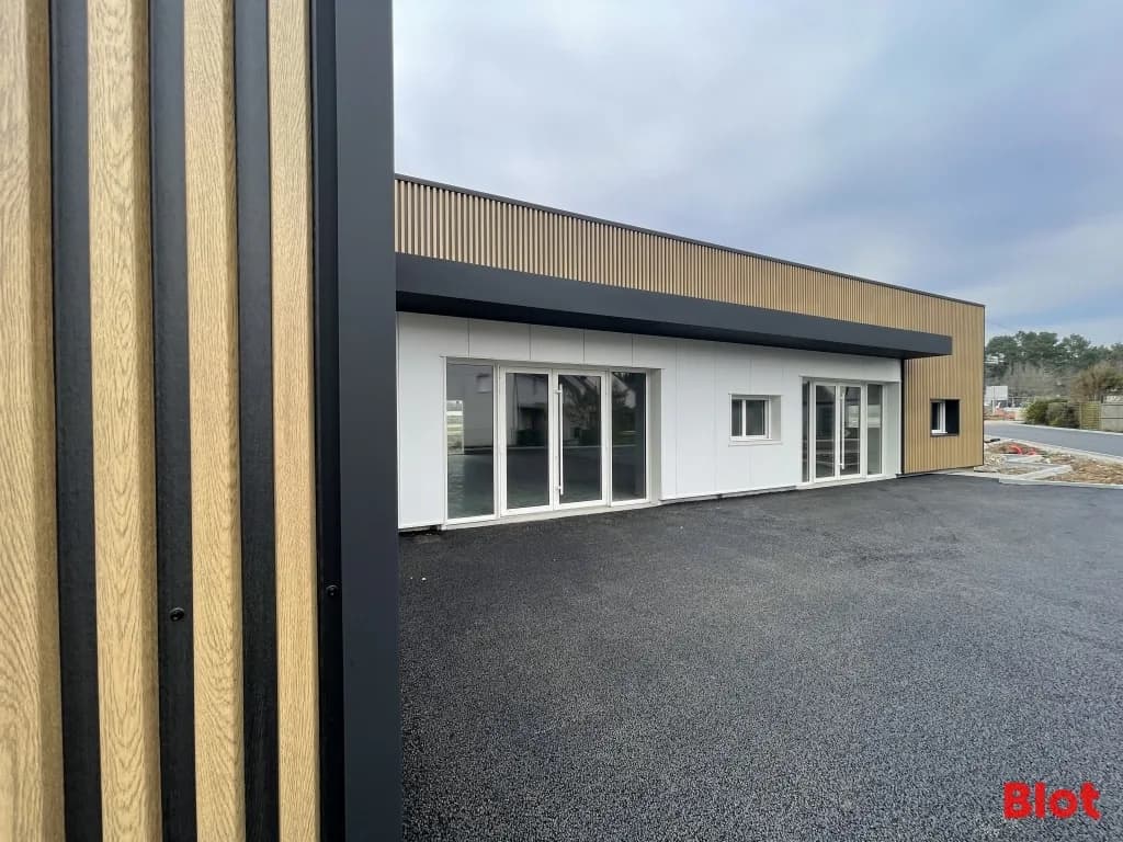 Local commercial · 126 m² · Location — photo 2