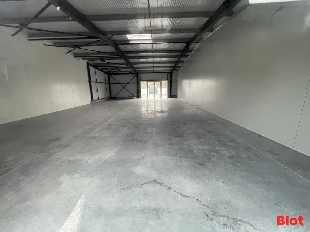 Local commercial · 199 m² · Location — photo 3