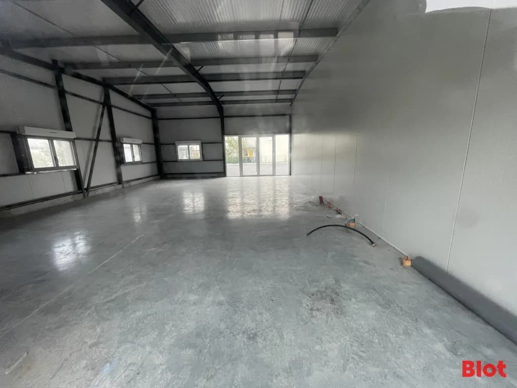 Local commercial · 398 m² · Location — photo 3