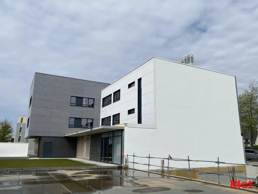 Local commercial · 370 m² · Achat des murs — photo 2