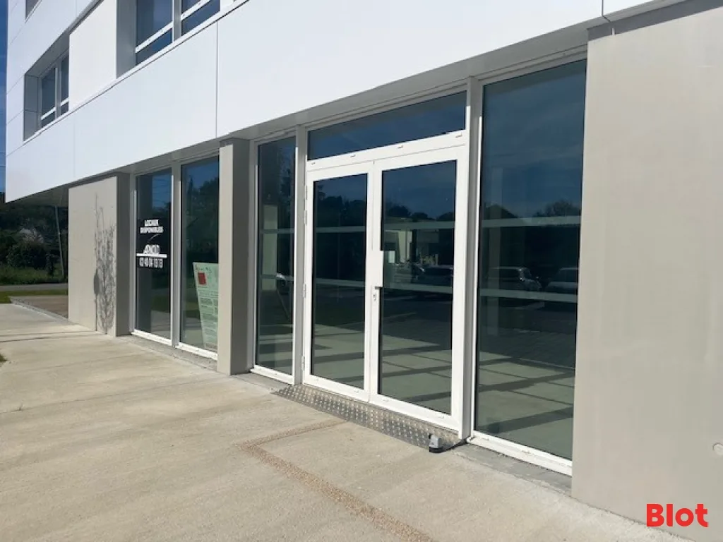 Local commercial · 168 m² · Location — photo 3
