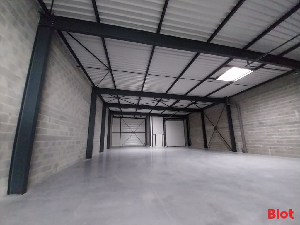 Local commercial · 454 m² · Location — photo 2