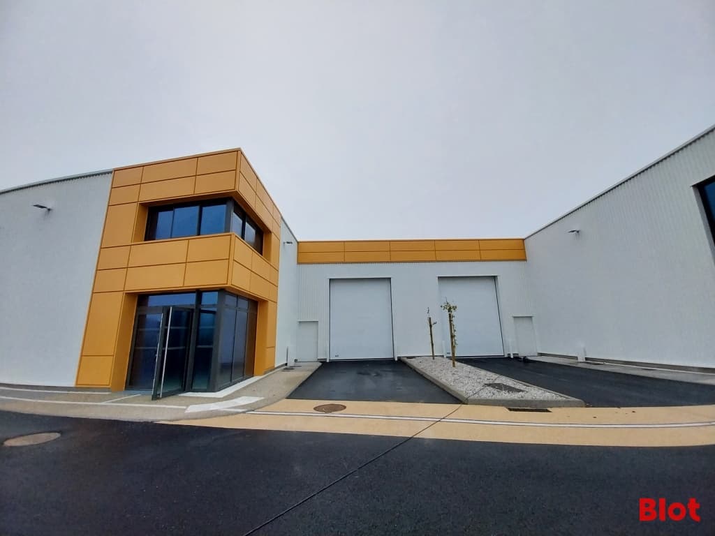 Local commercial · 454 m² · Location — photo 3