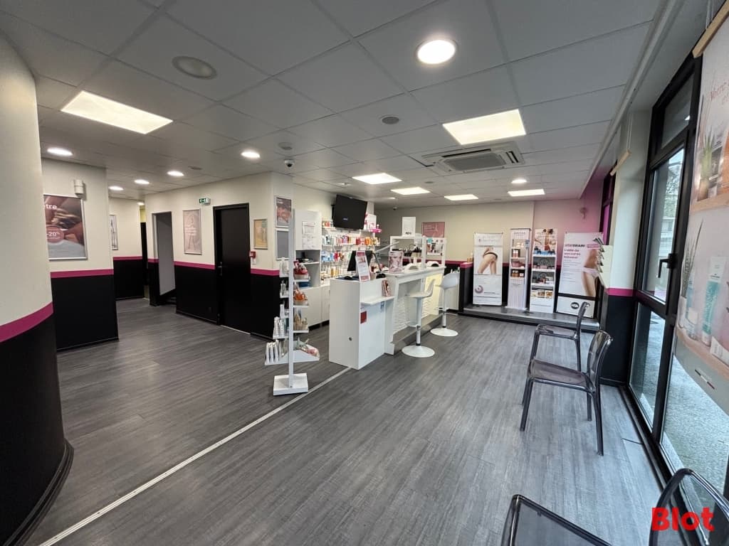 Local commercial · 220 m² · Location — photo 2