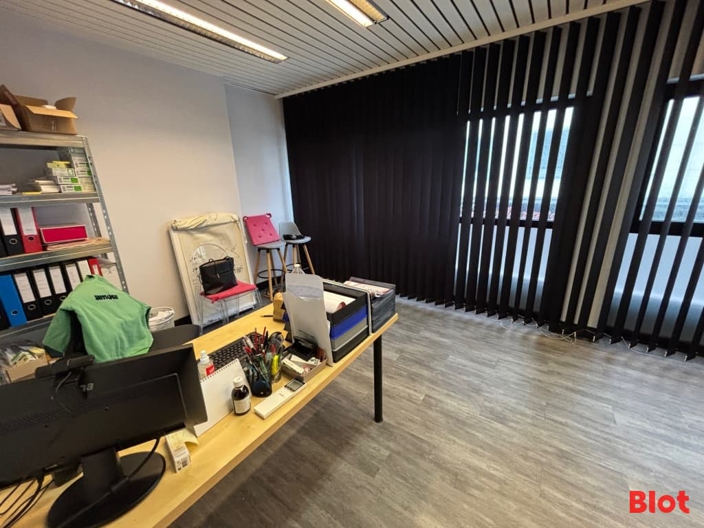 Local commercial · 220 m² · Location — photo 3