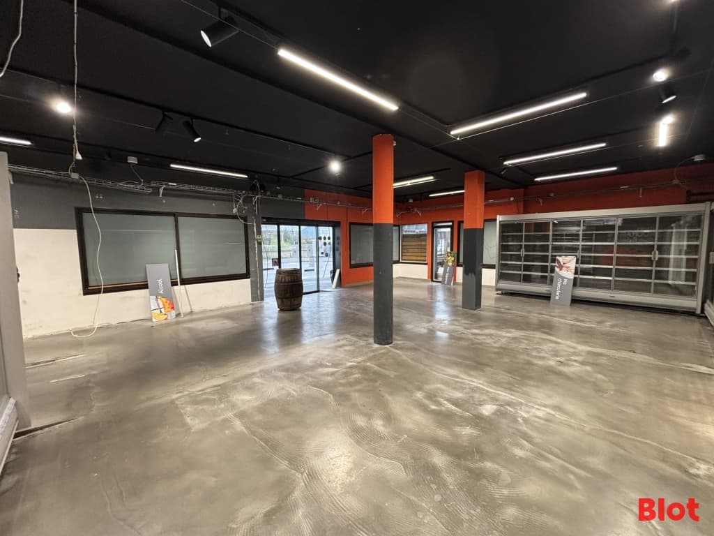 Local commercial · 170 m² · Achat des murs — photo 2