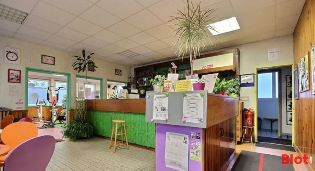 Local commercial · 200 m² · Achat des murs — photo 2