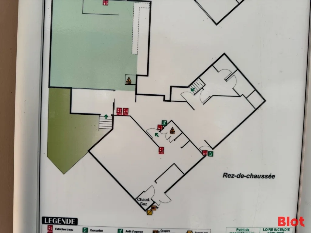 Local commercial · 351 m² · Achat des murs — photo 3