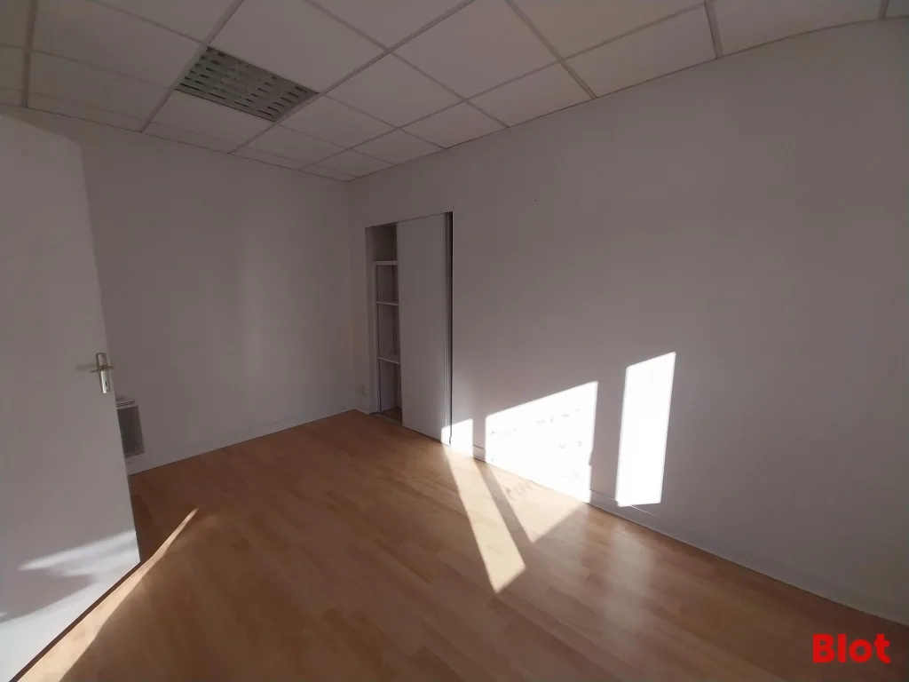 Local commercial · 50 m² · Achat des murs — photo 3