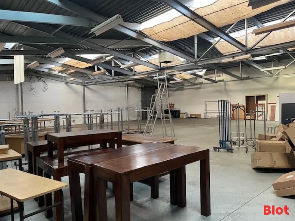 Local commercial · 1200 m² · Location — photo 3