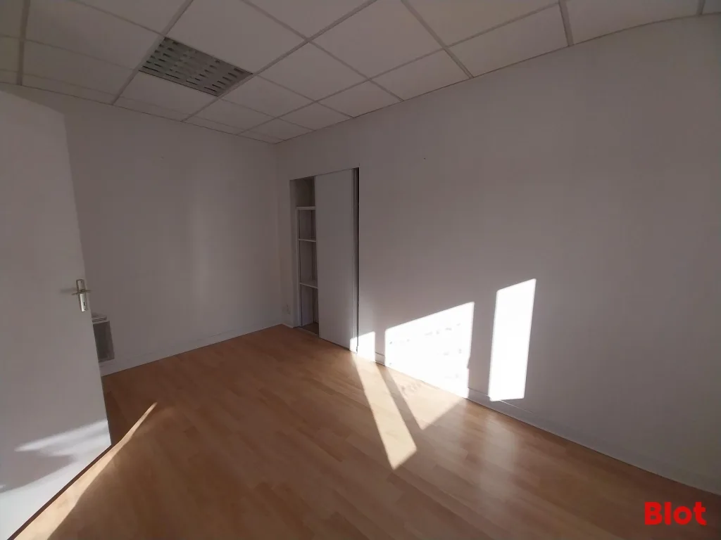 Local commercial · 50 m² · Location — photo 3