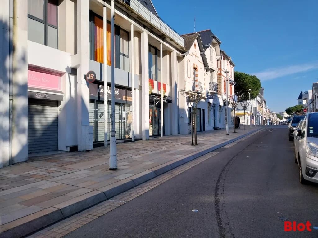 Local commercial · 541 m² · Location — photo 2