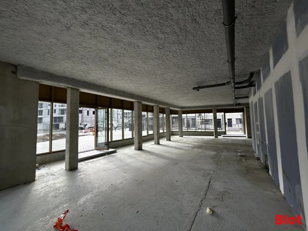 Local commercial · 141 m² · Achat des murs — photo 2