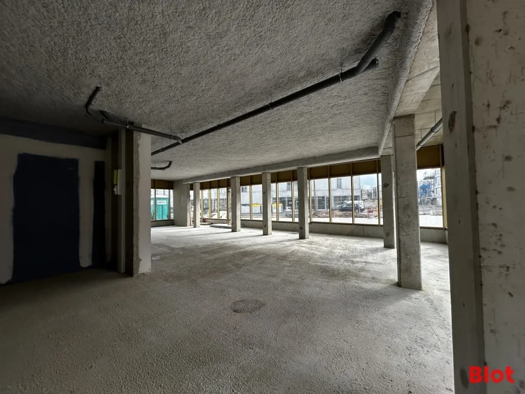 Local commercial · 141 m² · Achat des murs — photo 3