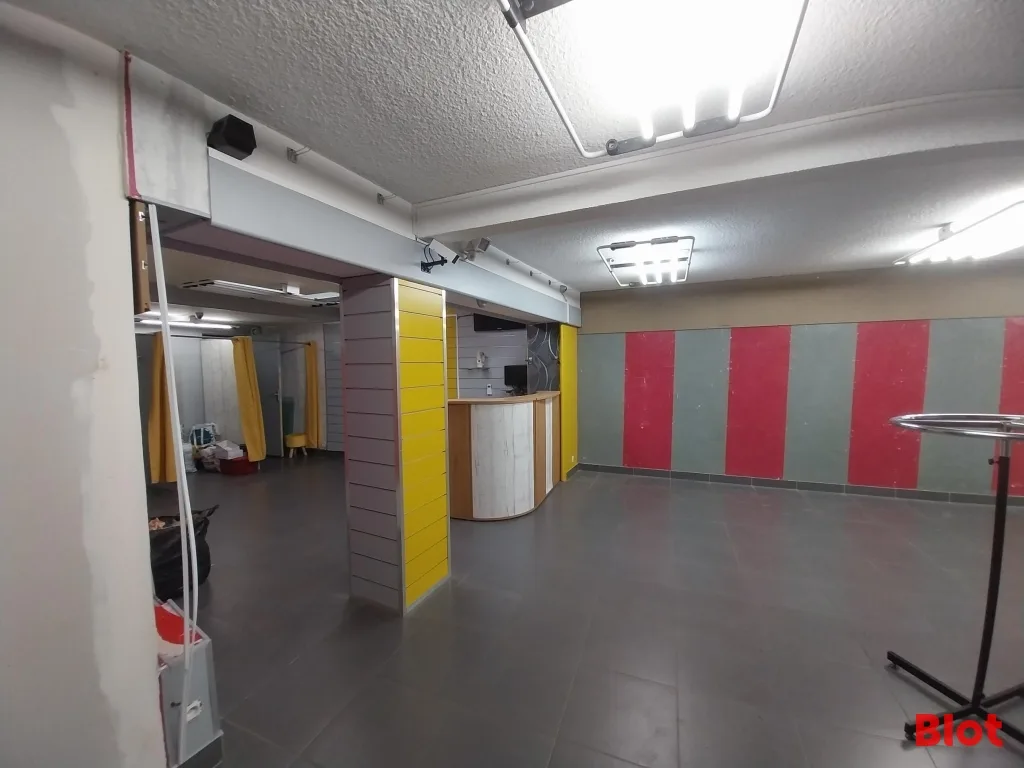 Local commercial · 165 m² · Achat des murs — photo 3