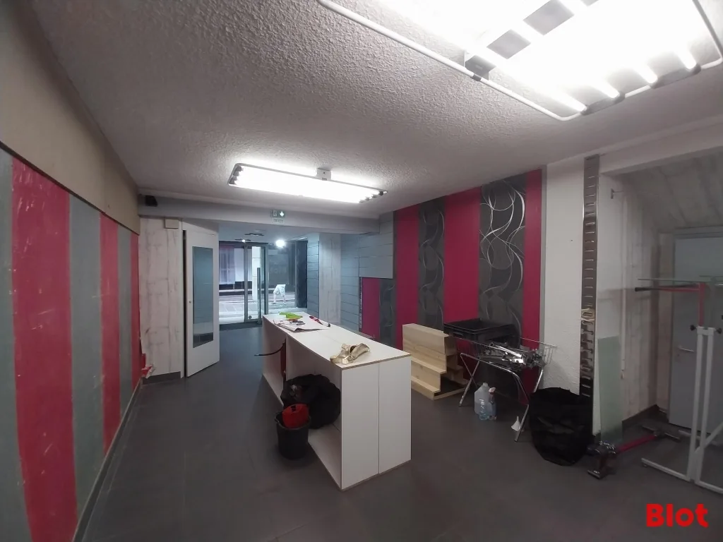 Local commercial · 165 m² · Achat des murs — photo 2