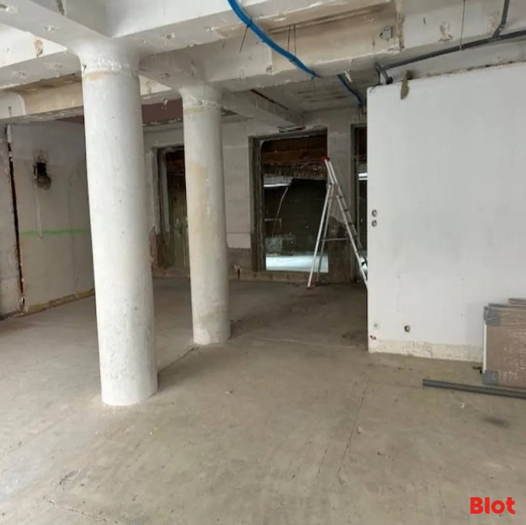 Local commercial · 170 m² · Location — photo 3