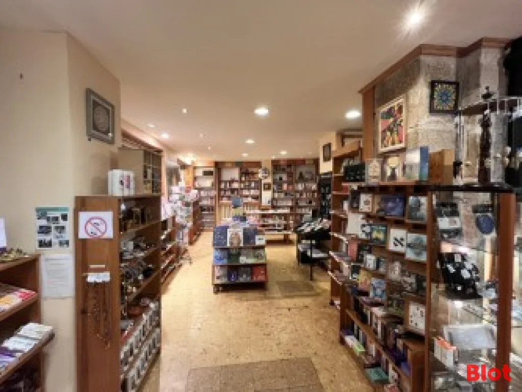 Epicerie · 83 m² · Location — photo 2