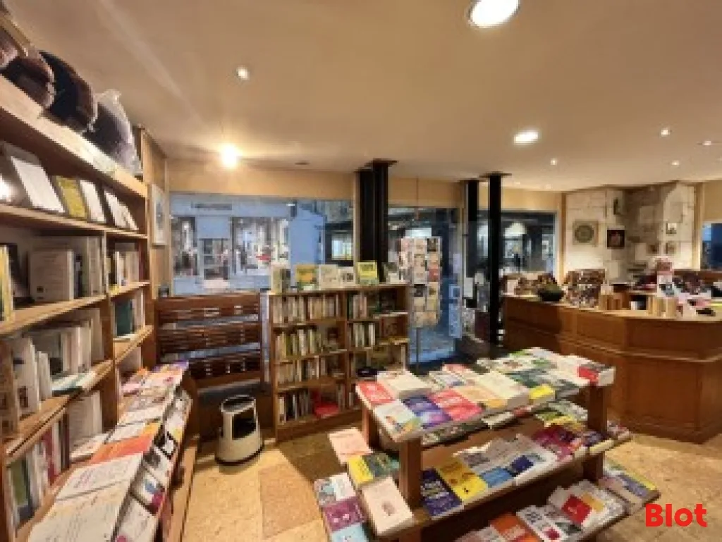 Epicerie · 83 m² · Location — photo 3