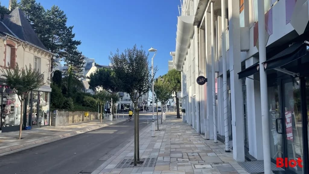 Local commercial · 42 m² · Location — photo 1