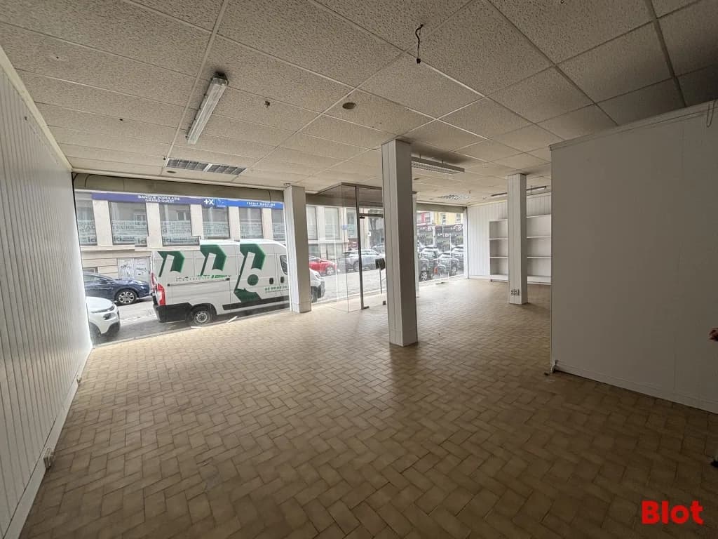 Local commercial · 97 m² · Location — photo 2