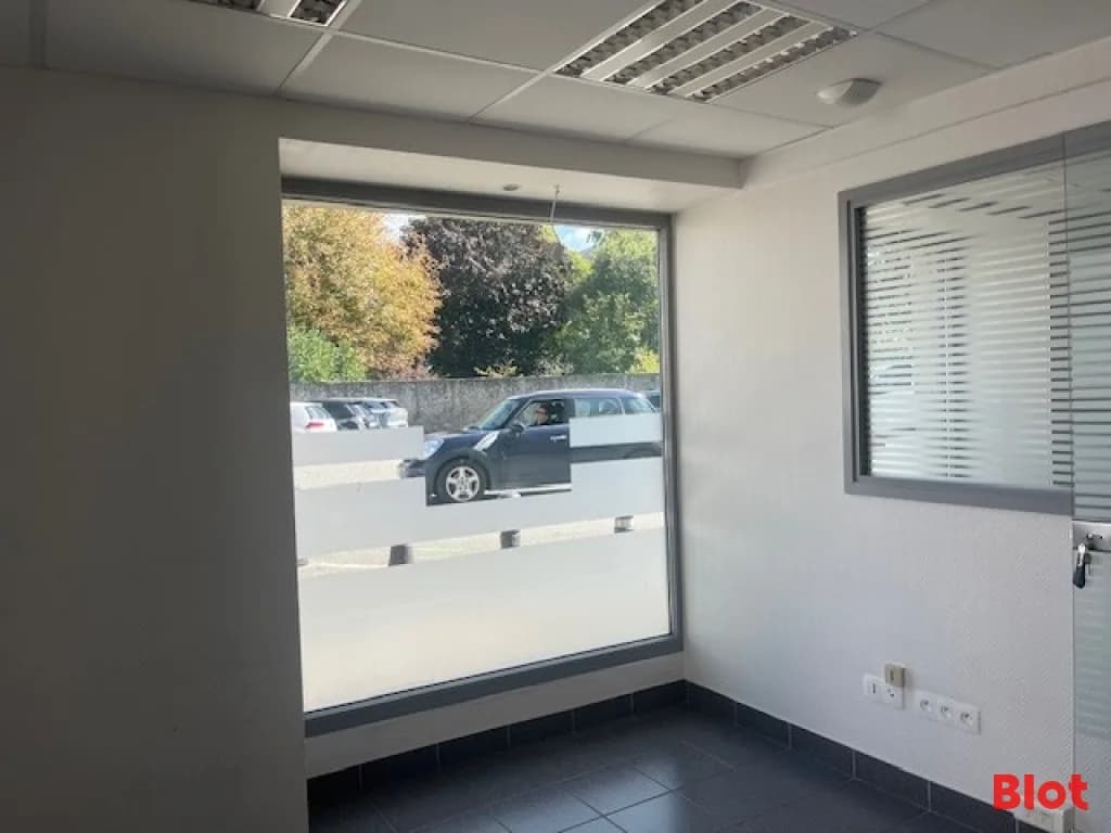 Local commercial · 36 m² · Location — photo 3