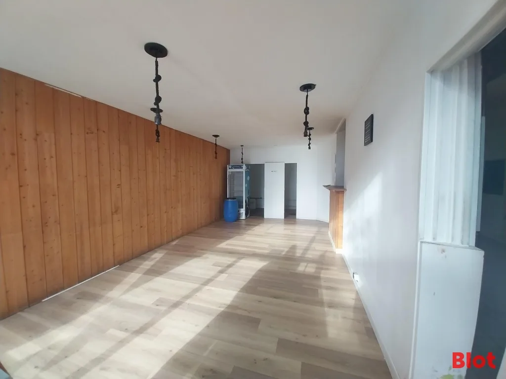 Local commercial · 64 m² · Location — photo 2