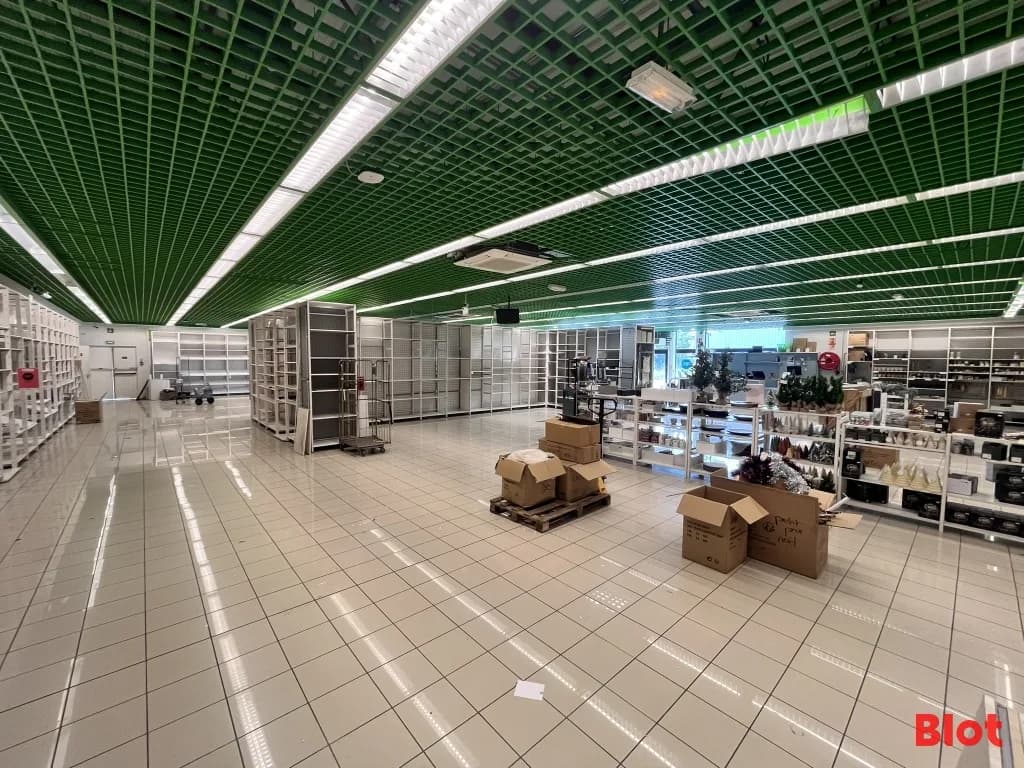 Local commercial · 600 m² · Location — photo 3