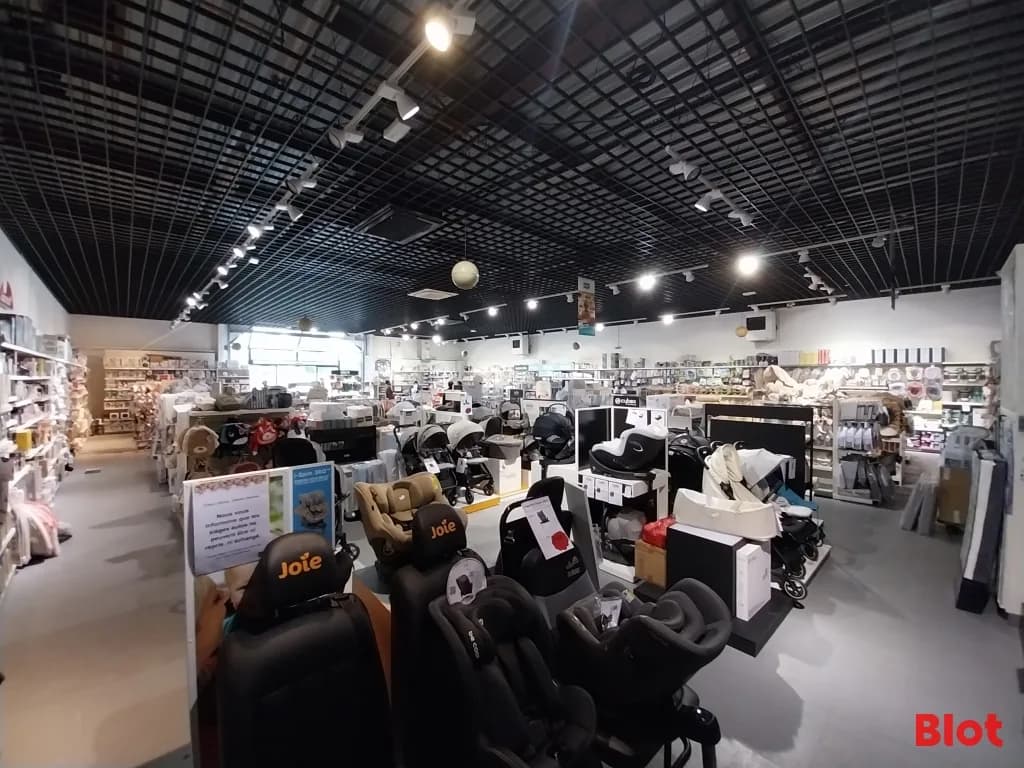 Local commercial · 591 m² · Location — photo 2