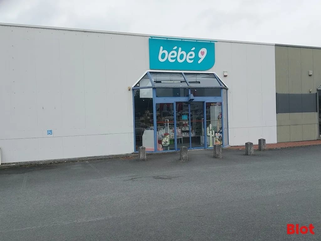 Local commercial · 591 m² · Location — photo 1