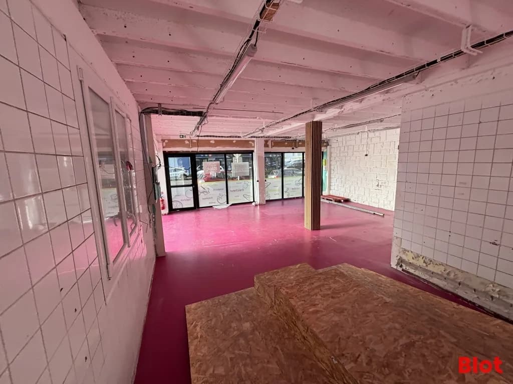 Local commercial · 144 m² · Location — photo 3
