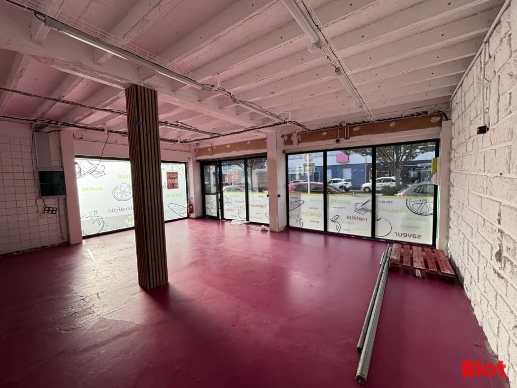 Local commercial · 144 m² · Location — photo 2