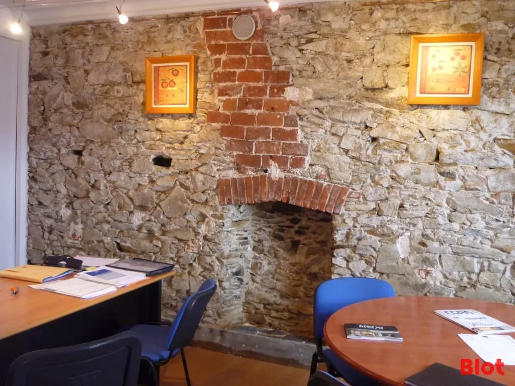 Local commercial · 80 m² · Location — photo 3