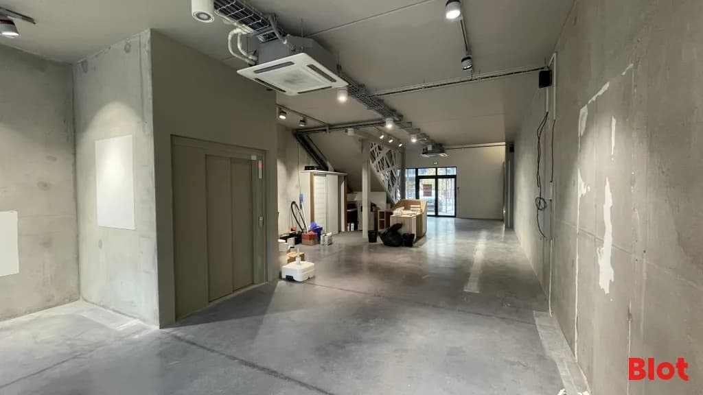Local commercial · 180 m² · Location — photo 3