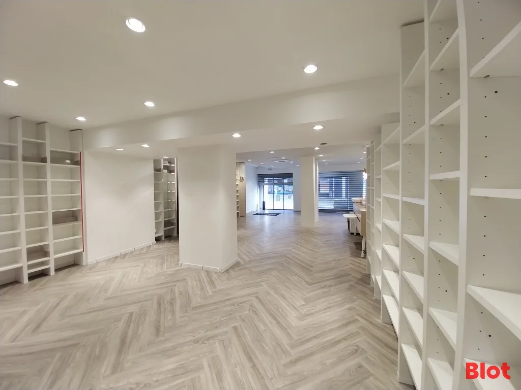 Local commercial · 175 m² · Location — photo 2
