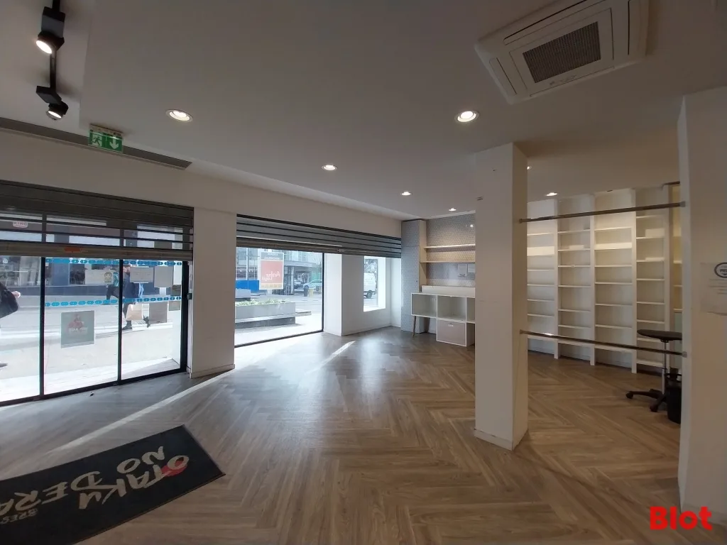 Local commercial · 175 m² · Location — photo 1