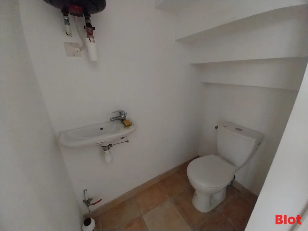 Local commercial · 37 m² · Location — photo 3