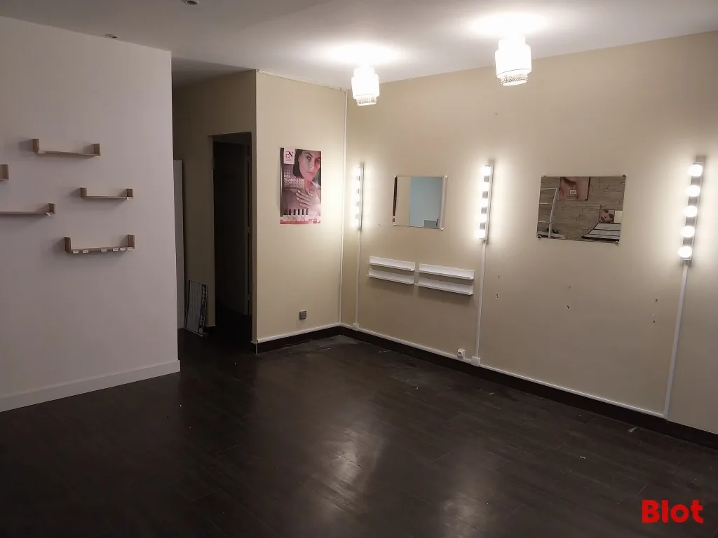 Local commercial · 56 m² · Location — photo 2
